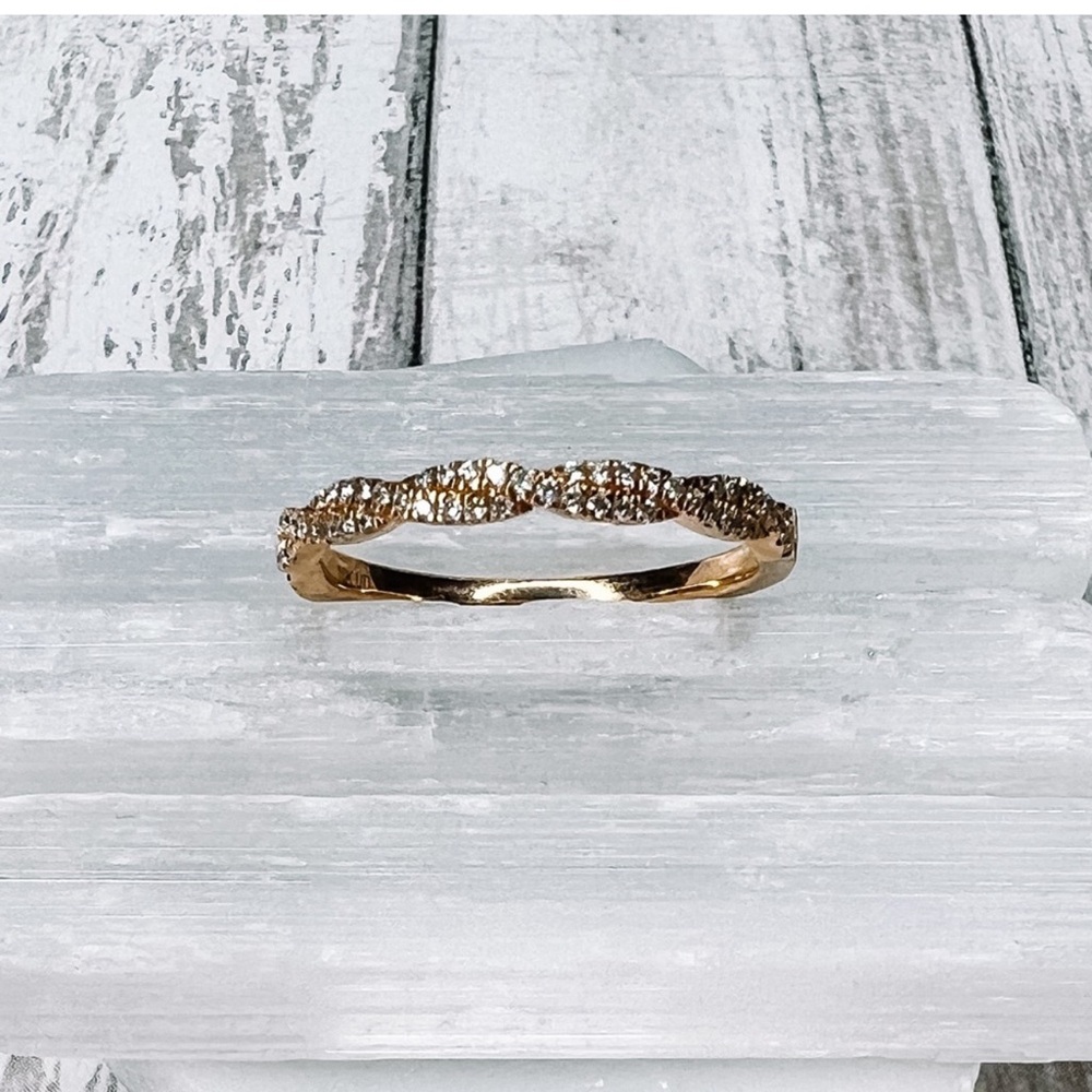 10k Rose Gold Diamond Twist Ring size 7